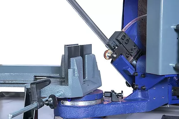 фото MetalTec BS 250 SA Полуавтоматический ленточнопильный станок для резки металла 